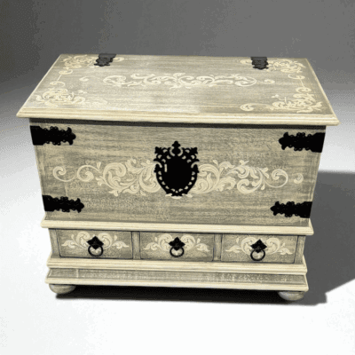 DISTRESSED WOOD STORAGE TRUNK IN GRAY COLOR